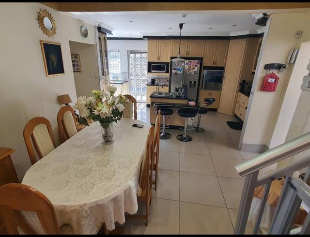 5 BEDROOM HOUSE FOR SALE IN CENTENARY PARK